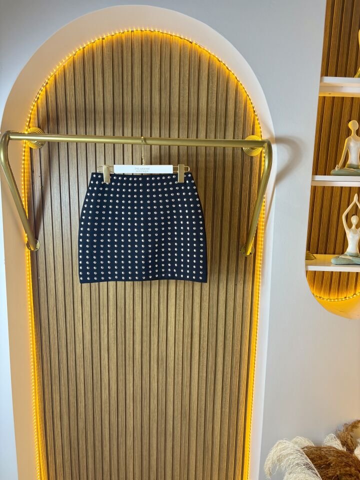 Siyah Zımba Detaylı Mini etek