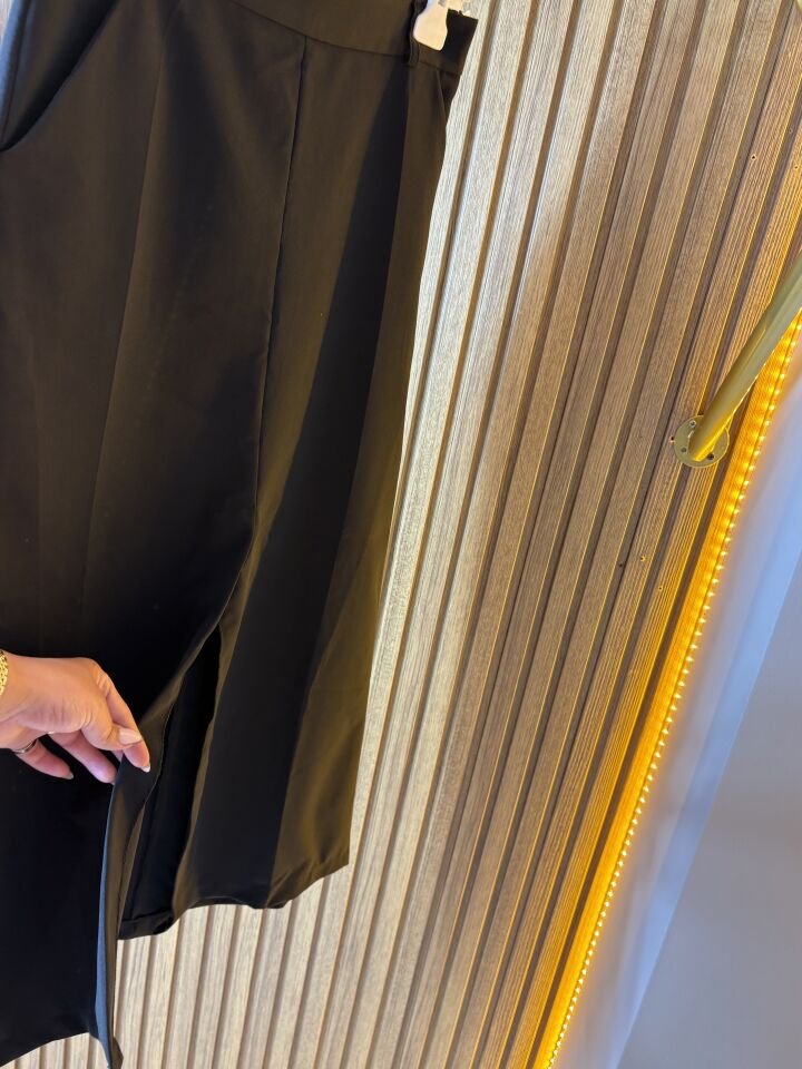 Siyah Önden Yırtmaçlı Kalem Etek