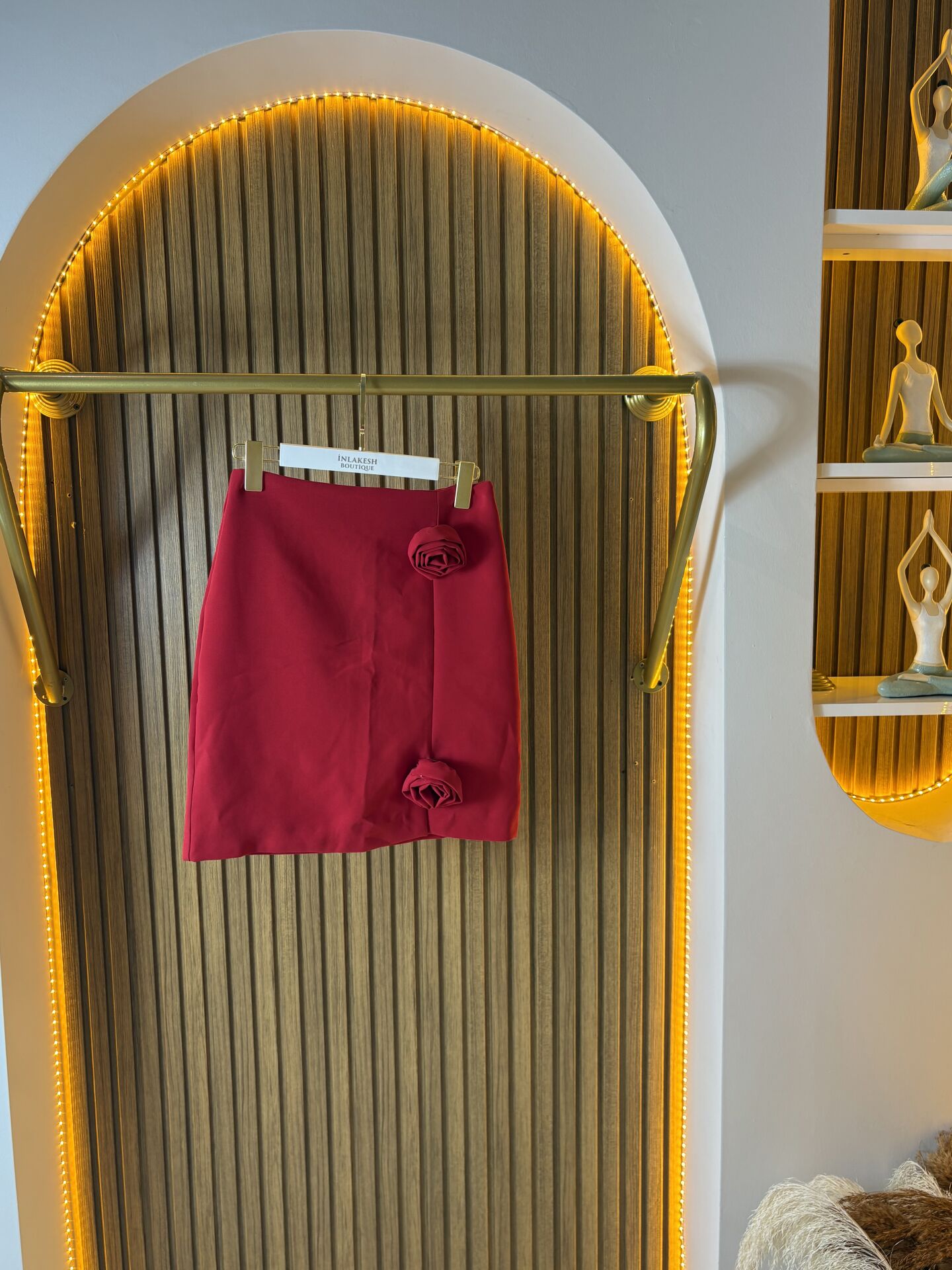 Kırmızı Gül Detaylı Mini Etek