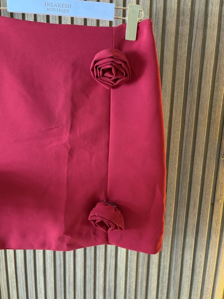 Kırmızı Gül Detaylı Mini Etek