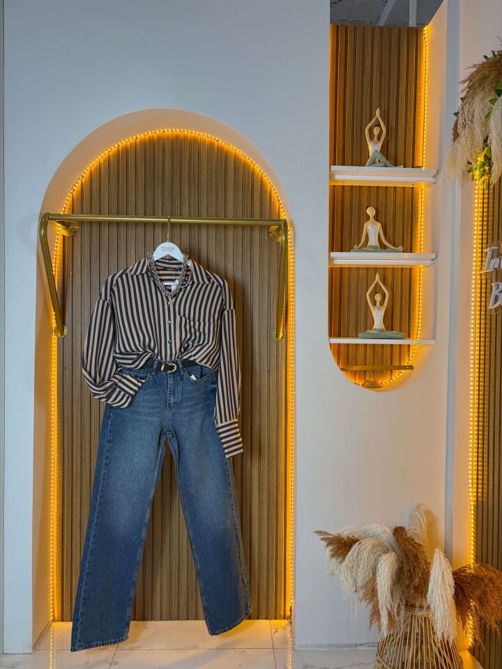 Kahve ve Lacivert Çizgili Kadın Gömlek – Şık ve Rahat Tasarım