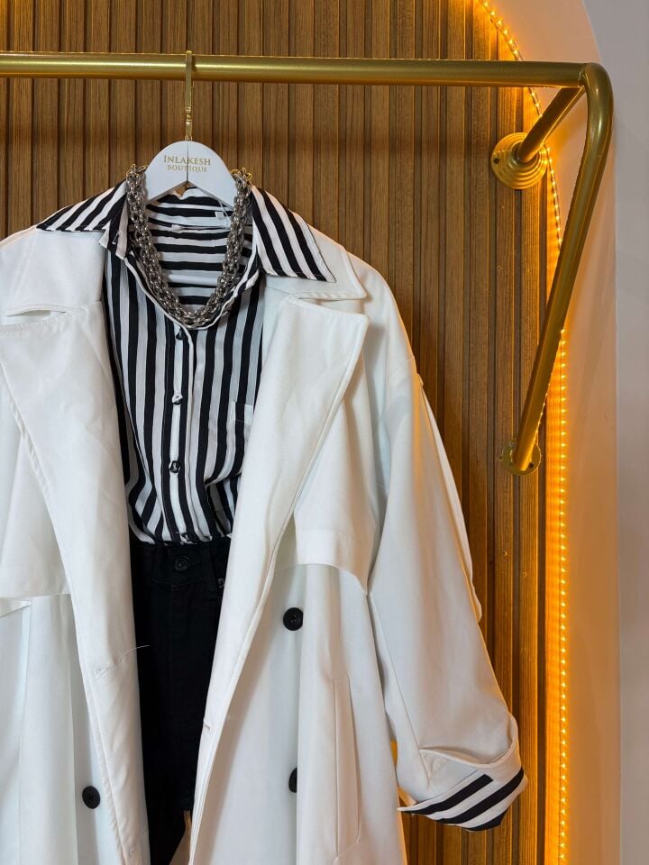 Siyah Beyaz Çizgili Kadın Gömlek – Klasik ve Modern Stil