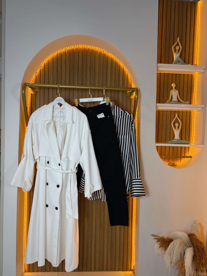 Beyaz Kadın Trençkot – Şık ve Zamansız Dış Giyim