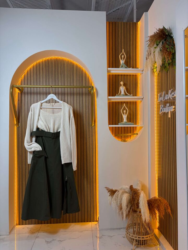 Yeşil Fermuarlı Kadın Etek – Şık ve Modern Tasarım