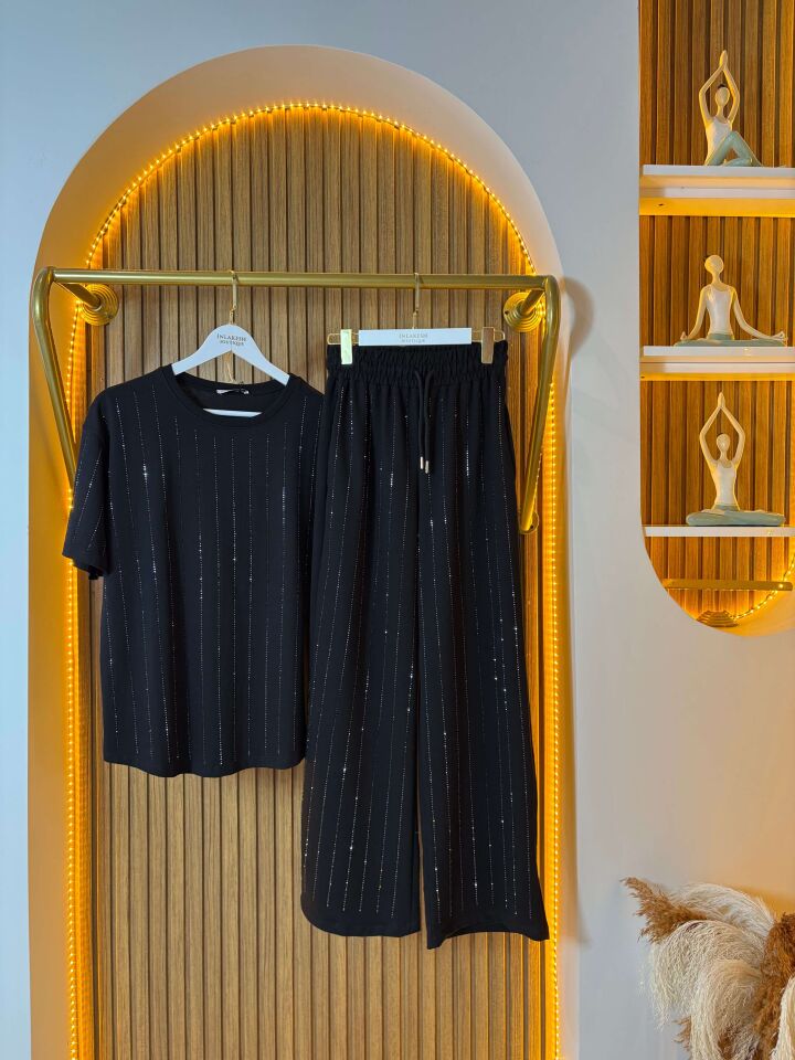 Siyah Taşlı Şeritli İkili Rahat Takım