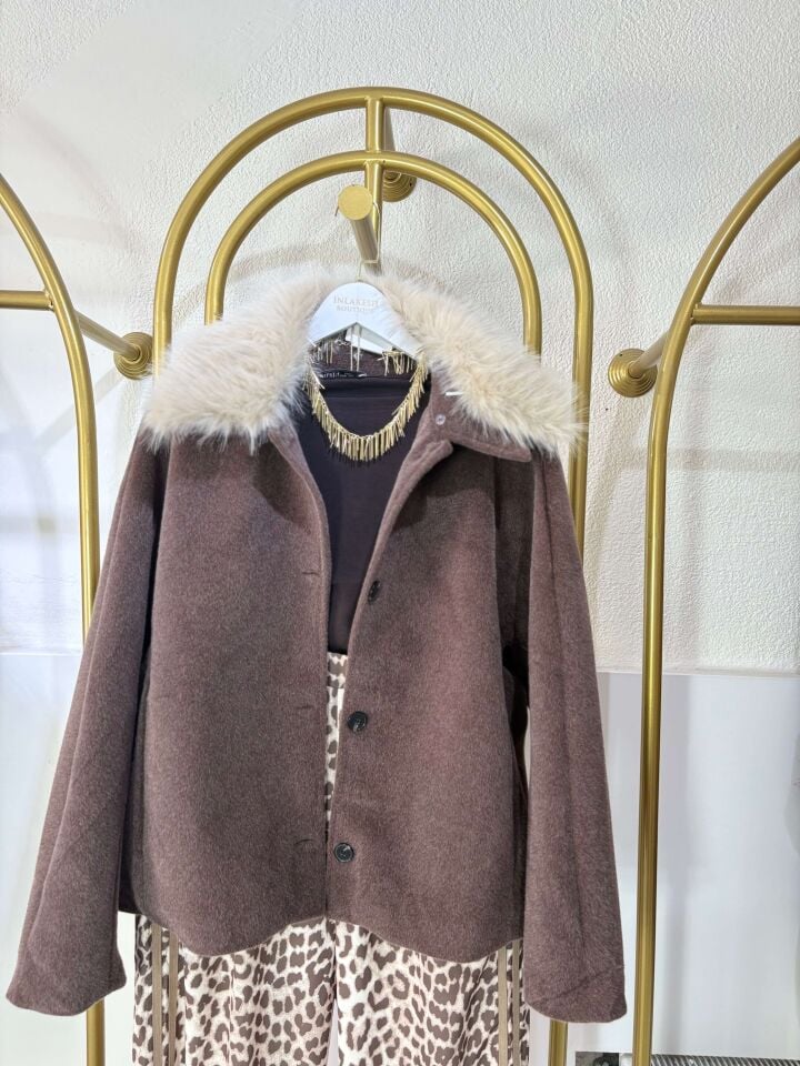 Yakası Kürk Detaylı Kahve Kadın Ceket