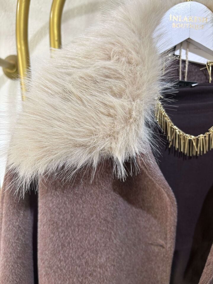 Yakası Kürk Detaylı Kahve Kadın Ceket