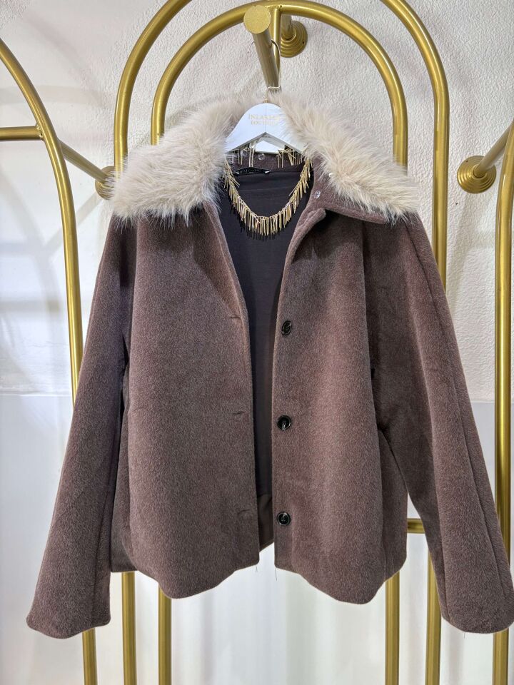 Yakası Kürk Detaylı Kahve Kadın Ceket