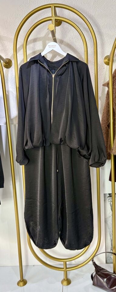 Siyah Saten Oversize Eşofman Takım – Şık ve Rahat Günlük Kombin