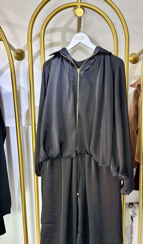 Siyah Saten Oversize Eşofman Takım – Şık ve Rahat Günlük Kombin