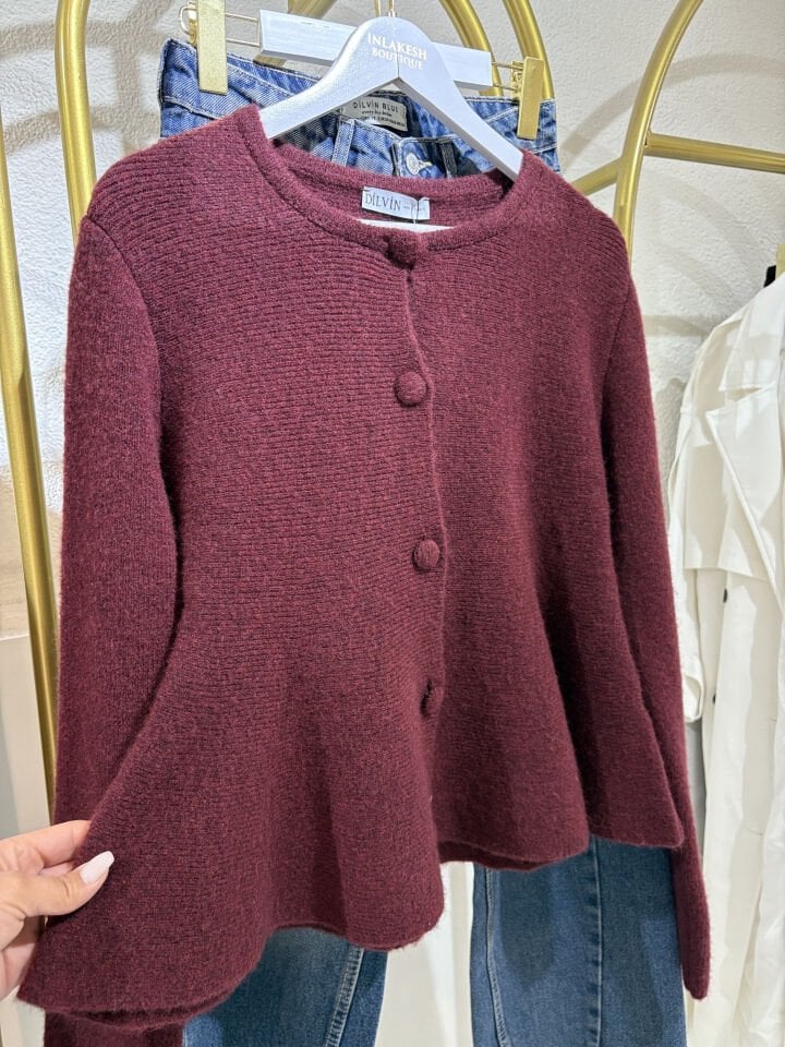 Yumuşak Dokulu Peplum Düğmeli Triko Hırka