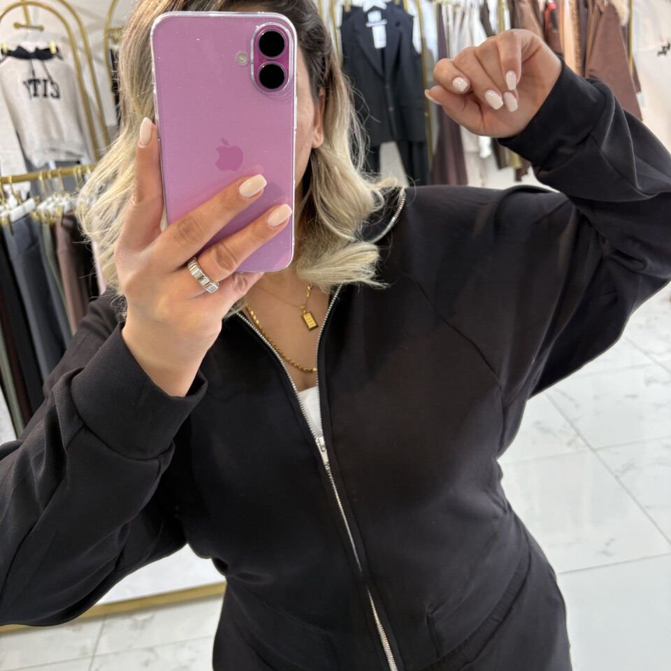 Siyah Fermuarlı Şık Geniş Paça Takım