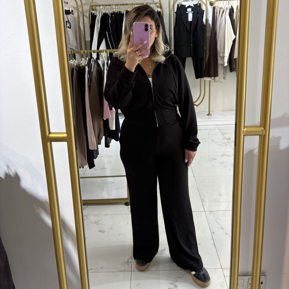 Siyah Fermuarlı Şık Geniş Paça Takım