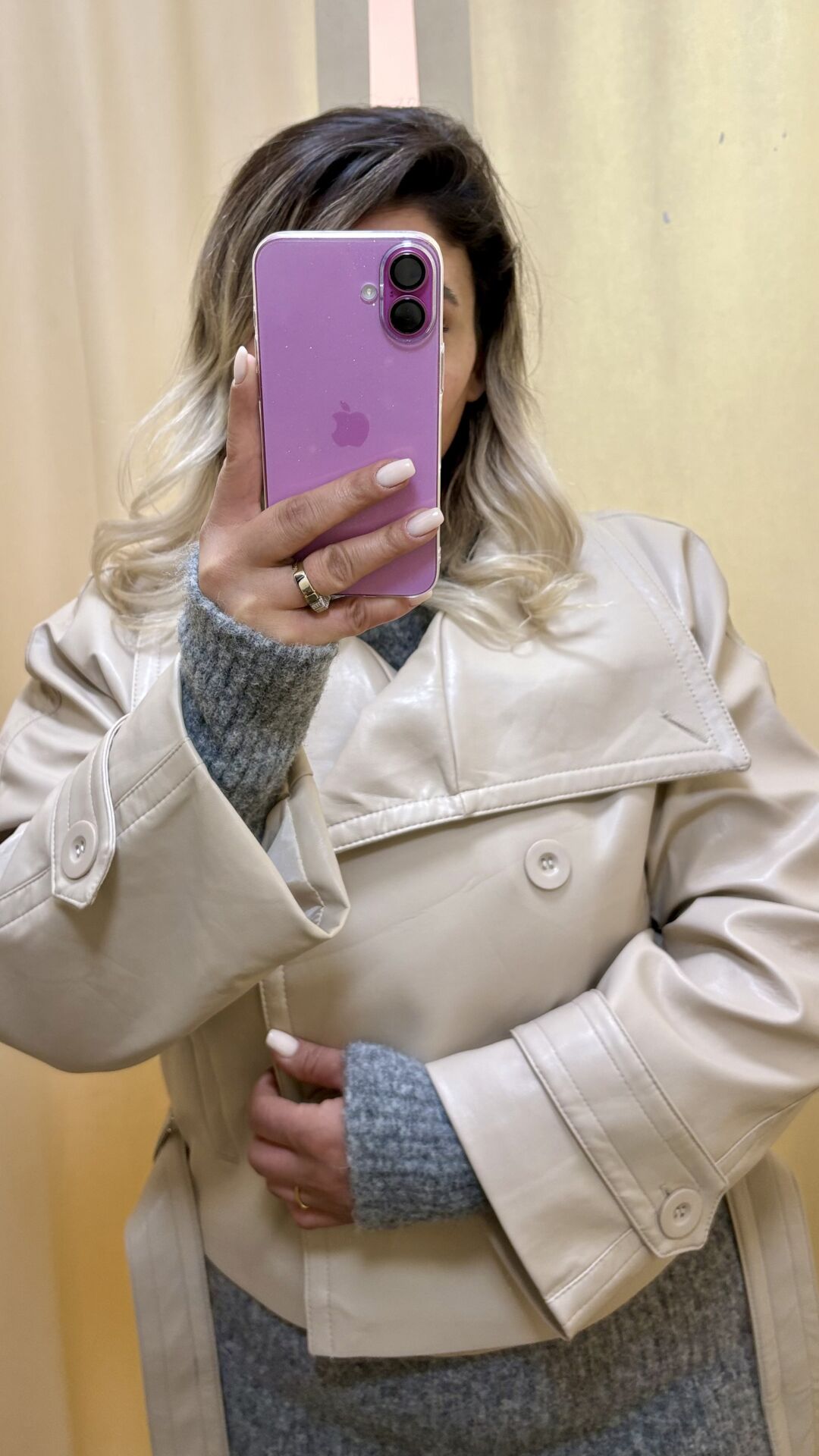 Kısa Deri Görünümlü Kruvaze Kadın Ceket – Krem