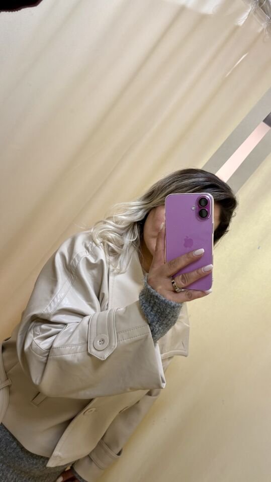 Kısa Deri Görünümlü Kruvaze Kadın Ceket – Krem