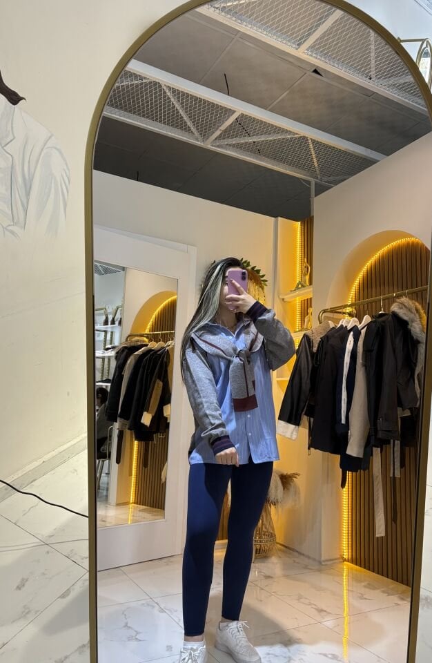 Orjinal Marka Muadili Gömlekli Triko Kazak – Şık ve Modern Kombin Parçası