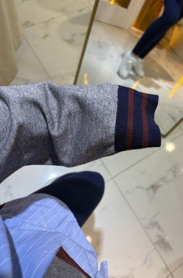 Orjinal Marka Muadili Gömlekli Triko Kazak – Şık ve Modern Kombin Parçası