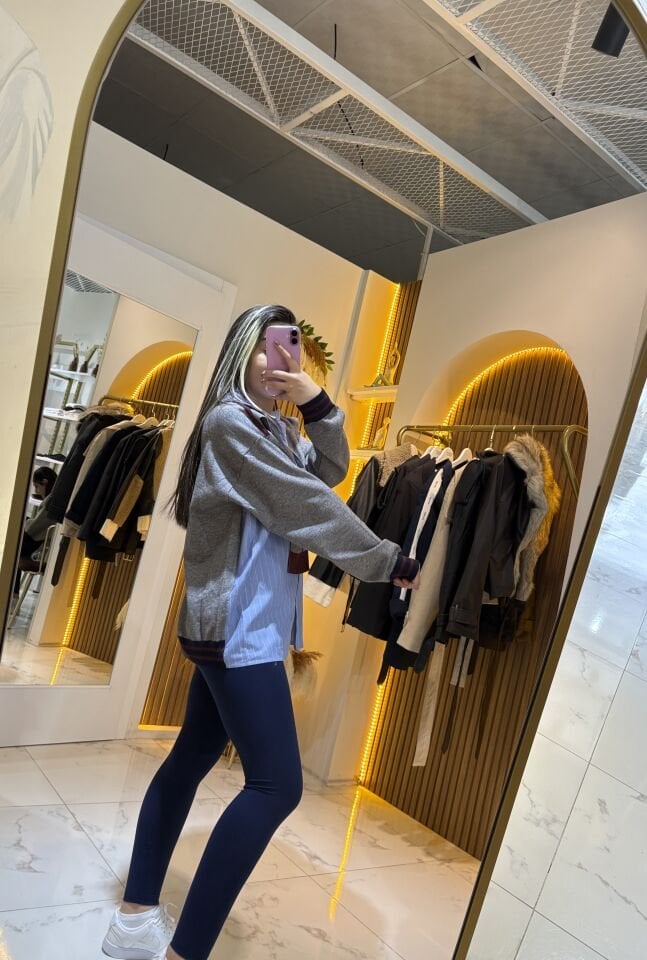 Orjinal Marka Muadili Gömlekli Triko Kazak – Şık ve Modern Kombin Parçası