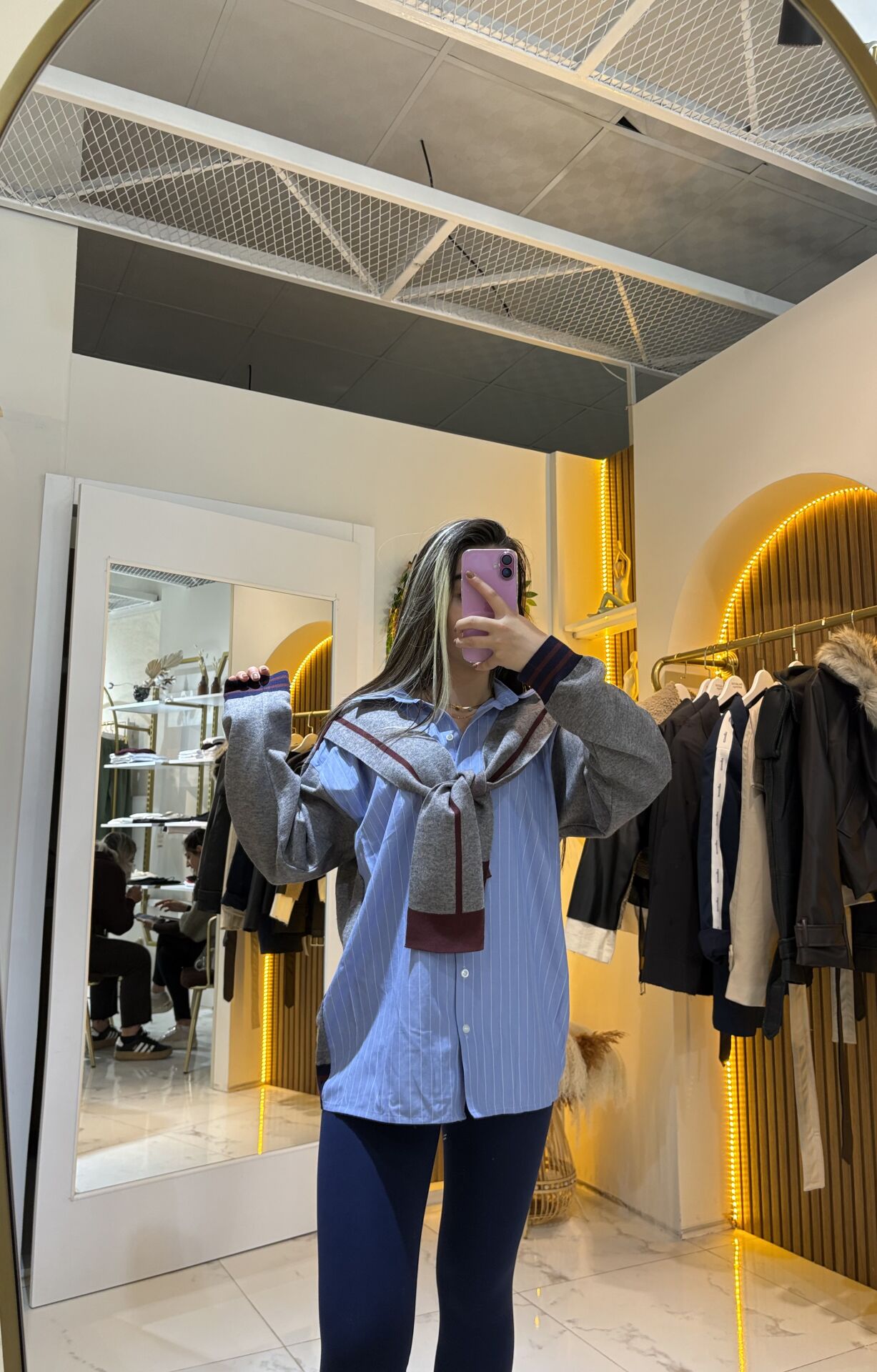 Orjinal Marka Muadili Gömlekli Triko Kazak – Şık ve Modern Kombin Parçası