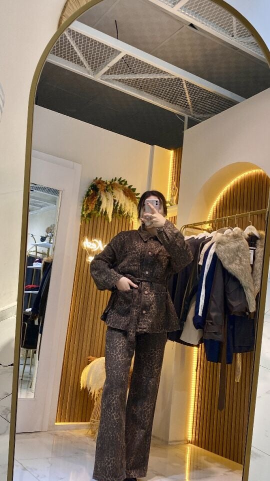 Leopar Desenli Kemerli Şık Takım – Modern ve Zarif İki Parça