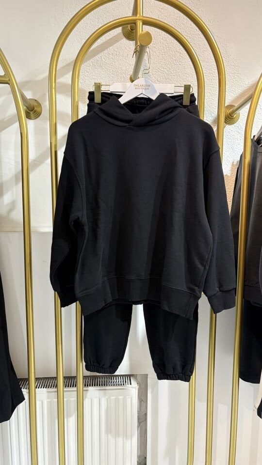 Siyah 2 İplik Kapüşonlu Eşofman Takımı – Rahat ve Şık Günlük Set