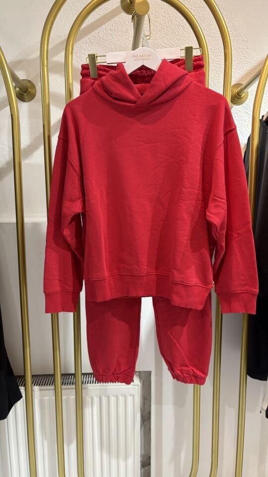 Kırmızı 2 İplik Kapüşonlu Eşofman Takımı – Rahat ve Şık Günlük Set