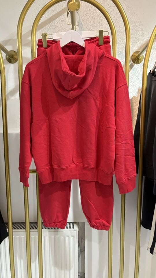 Kırmızı 2 İplik Kapüşonlu Eşofman Takımı – Rahat ve Şık Günlük Set