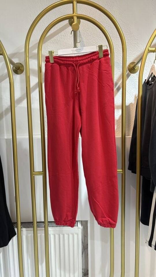 Kırmızı 2 İplik Kapüşonlu Eşofman Takımı – Rahat ve Şık Günlük Set