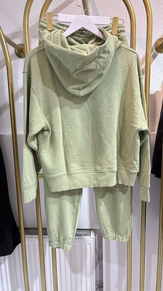 Yeşil 2 İplik Kapüşonlu Eşofman Takımı – Rahat ve Şık Günlük Set