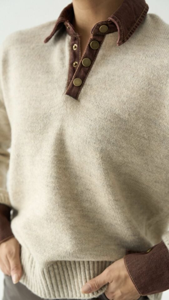 Kontrast Yaka Detaylı Düğmeli Triko Kazak