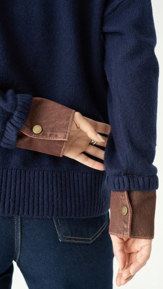 Kontrast Yaka Detaylı Düğmeli Triko Kazak