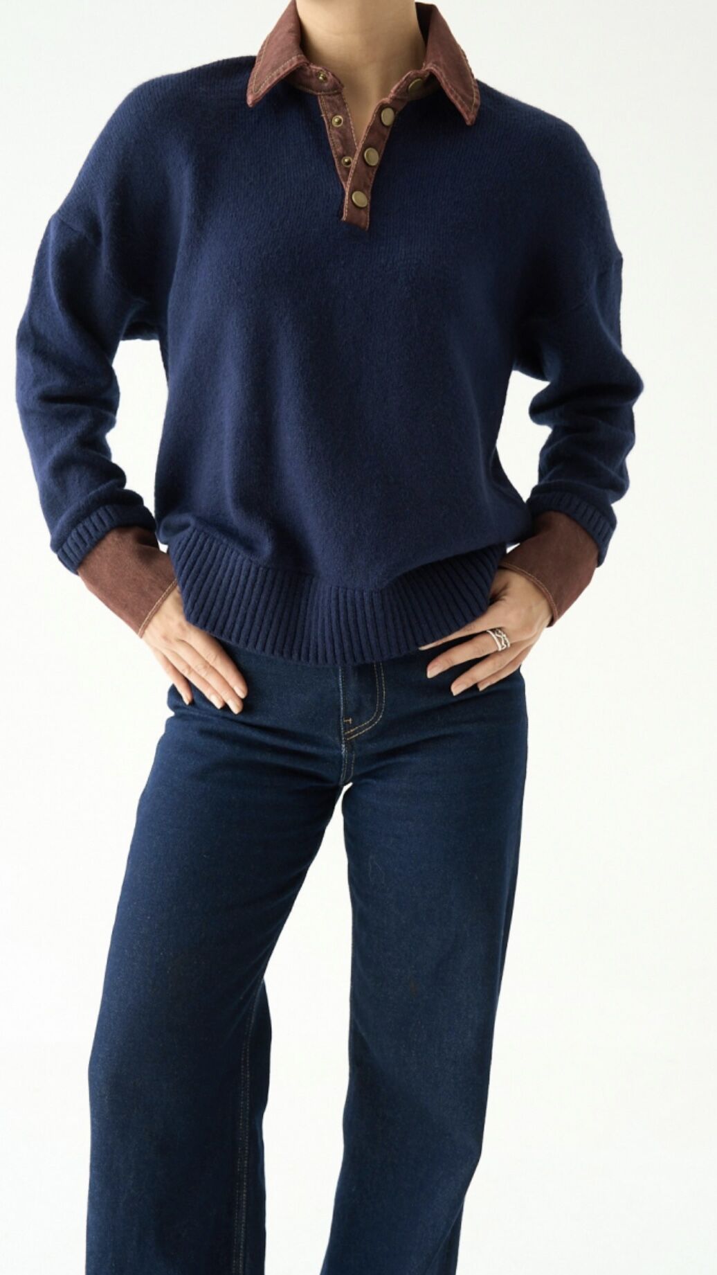 Kontrast Yaka Detaylı Düğmeli Triko Kazak