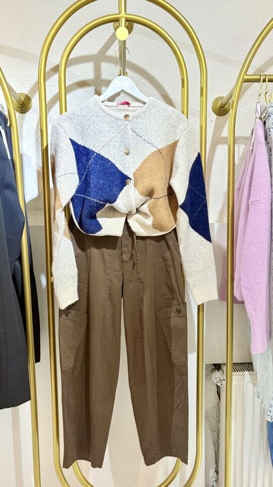 Geometrik Desenli Kalın Triko Hırka – Bej / Lacivert / Taba