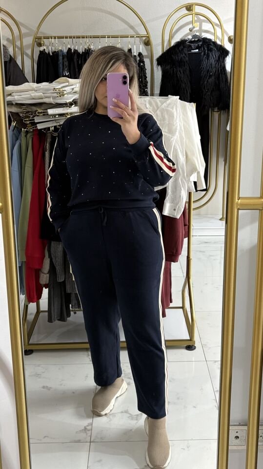 Yan şerit Detaylı Taşlı Lacivert Takım