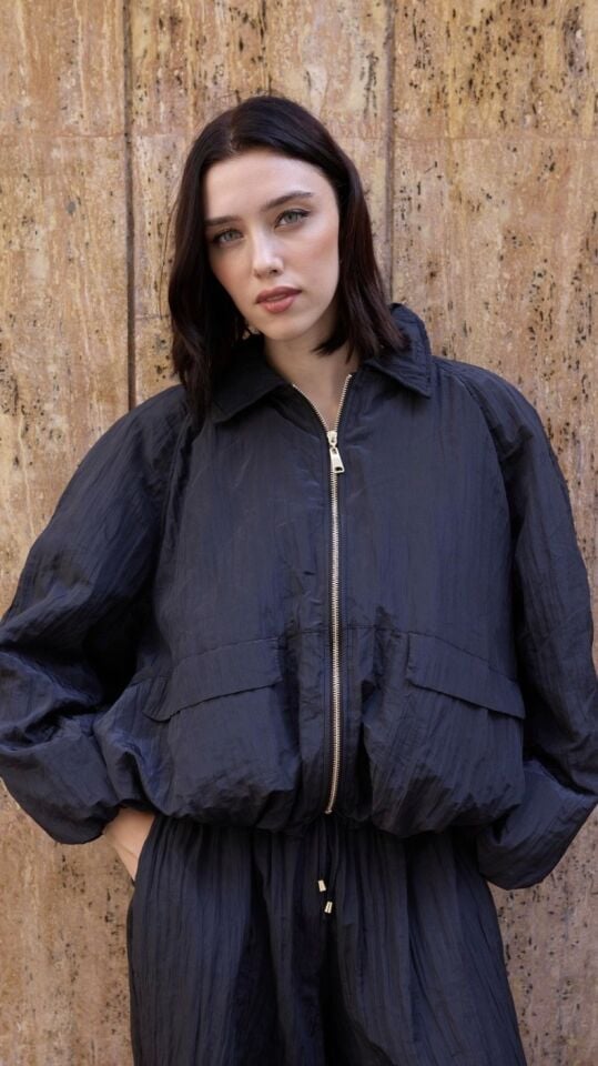 Fermuarlı Balon Mont – Hafif Dolgulu Oversize Kadın Mont