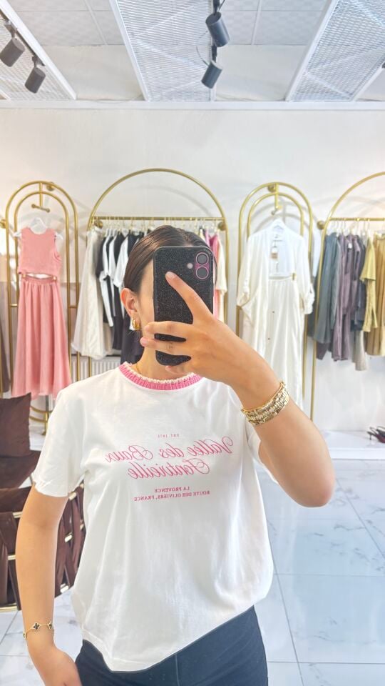 PEMBE DESENLİ TİŞÖRT